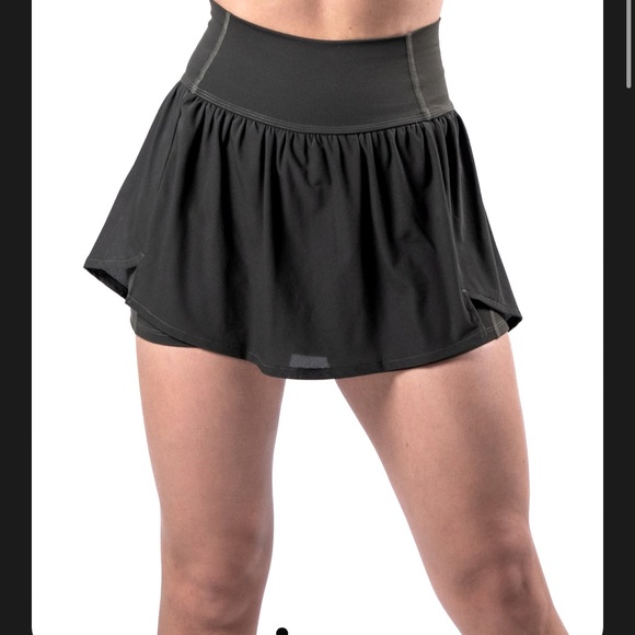 Alphalete Dresses & Skirts - NWOT Alphalete Trace Skirt - Medium Grey